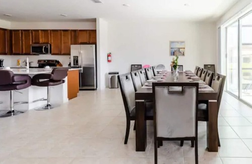 Veranda Palms House | Modern Villa -Pond view-Private pool-10BR/8BA