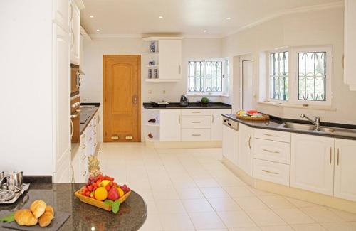Almancil Villa | Modern villa w/heatable pool & BBQ