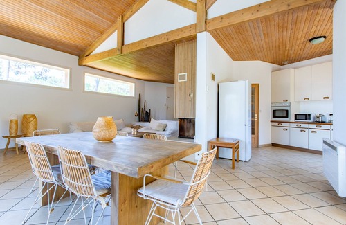 Le Canon Villa | Modern villa with large terrace under the pines