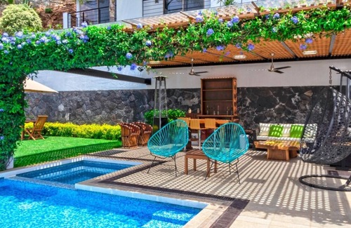El Santuario House | Modern villa with fantastic view of the lake