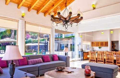 El Santuario House | Modern villa with fantastic view of the lake