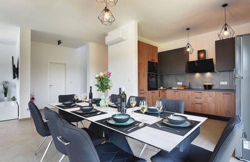 Jadreski Villa | Modern villa with heated pool