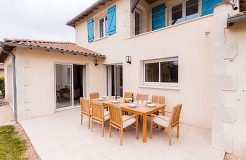 Vasles Villa | Modern villa with large garden