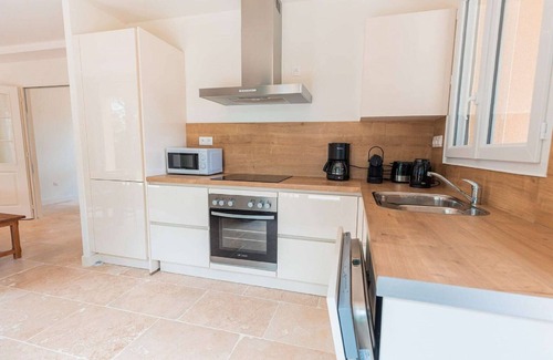 Vasles Villa | Modern villa with large garden