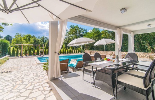 Santalezi Villa | Modern villa with swimming pool and fenced garden