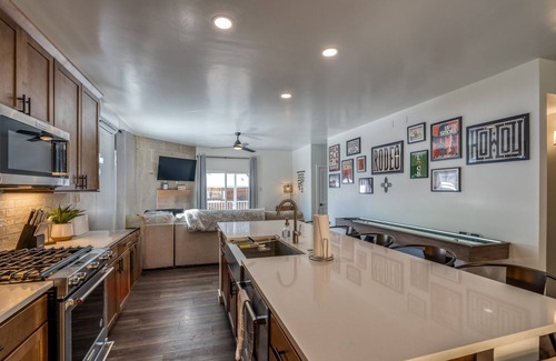 Red River House | Modern Vista Vibes: Your Epic Red River Escape