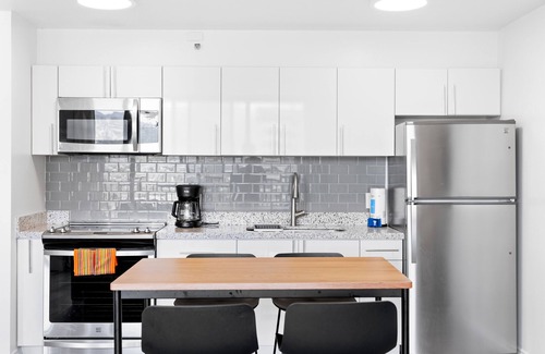 Waikiki Apartment | Modern Waikiki Beach Oasis w/free parking