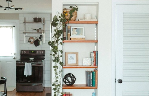 Westerville Apartment | Modern, Warm, Chic Flat in Westerville