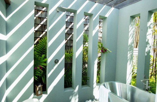 Morne Rouge House | Modern Waterfront Bungalow on the shore of Morne Rouge Bay