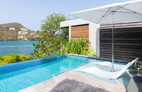 Morne Rouge House | Modern Waterfront Bungalow on the shore of Morne Rouge Bay