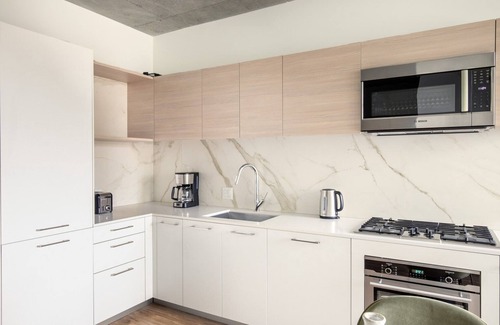 West Loop Gate Apartment | Modern West Loop Studio w/Pool, Gym & Lounge, nr L, by Blueground