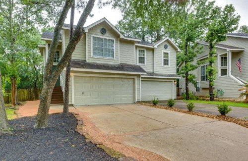 Alden Bridge House | Modern Woodlands Townhome with Spacious Yard and Patio