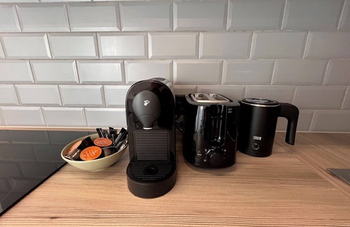 Wiener Neustadt Apartment | Modern "Yellow" apartment in the historic center