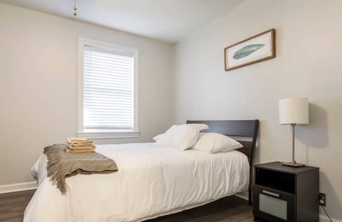 Smoketown Jackson House | Modern yet historic 3BR House by CozySuites