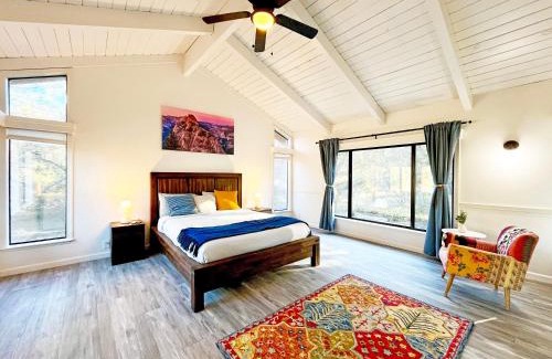 Oakhurst House | Modern Yosemite Cabin, 15min Bass Lake, Sleeps 8