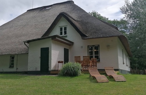 Oldenswort Apartment | Moderne Maisonette Wohnung mit Eigener Terrasse auf Pohns Warft