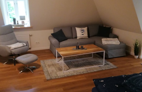 Oldenswort Apartment | Moderne Maisonette Wohnung mit Eigener Terrasse auf Pohns Warft
