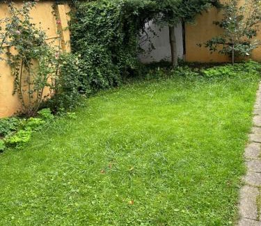 Dorstfelder Brucke House | Moderne WG WohngemeinschaftZimmer Wohnung im Stadtzentrum mit idyllischem Garten hinter dem Haus der perfekte Rückzugsort für entspannte Stunden im Ferein