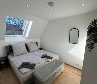 Neureut Sudlicher Teil Apartment | Moderne Wohnung Karlsruhe Neureut, Fußbodenheizung - Regendusche - Waschmaschine - Stellplatz