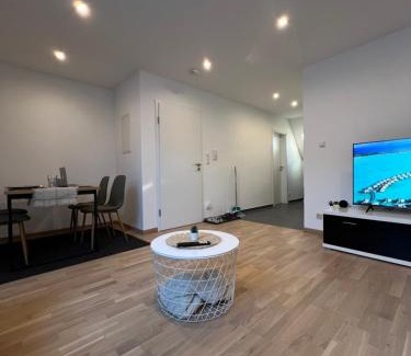 Neureut Sudlicher Teil Apartment | Moderne Wohnung Karlsruhe Neureut, Fußbodenheizung - Regendusche - Waschmaschine - Stellplatz