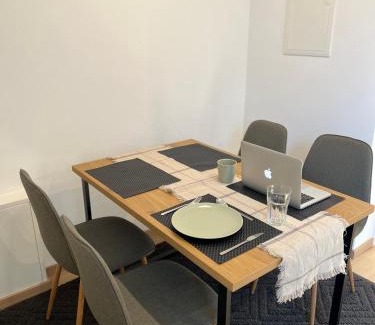 Neureut Sudlicher Teil Apartment | Moderne Wohnung Karlsruhe Neureut, Fußbodenheizung - Regendusche - Waschmaschine - Stellplatz