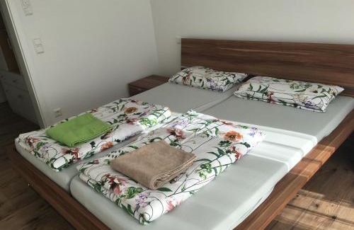 Raderach Apartment | Moderne Wohnung mit Bergsicht