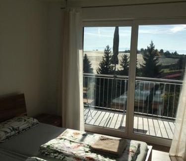 Raderach Apartment | Moderne Wohnung mit Bergsicht