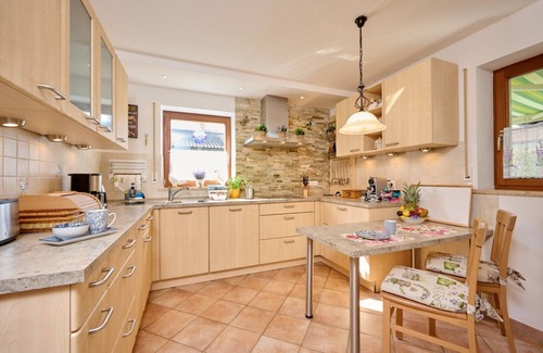 Bernau am Chiemsee Apartment | Modernes Alpenappartement Traumzeit, 83 qm, mit Überdachter Terrasse