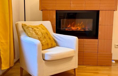 Am Waldfriedhof House | Modernes Zimmer am Park mit Garten, Hühner & Enten