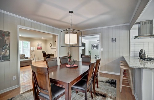 East Point House | ModernHome w/HotTub,BBQ,SUMMER:Pool-Close To Airport&Downtown & Monthly Discount