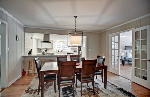 East Point House | ModernHome w/HotTub,BBQ,SUMMER:Pool-Close To Airport&Downtown & Monthly Discount