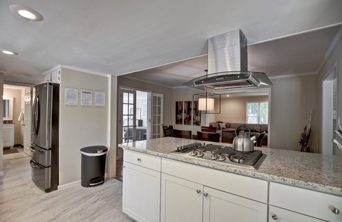 East Point House | ModernHome w/HotTub,BBQ,SUMMER:Pool-Close To Airport&Downtown & Monthly Discount