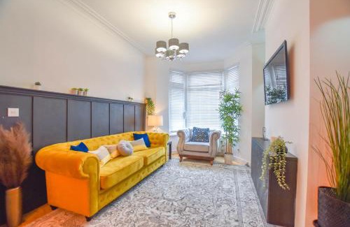 Roath House | Modernistic 4-bedroom home close to City Centre