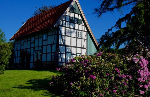 Bissendorf House | Modernity meets tradition in a green setting