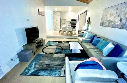 Richmond House | Modernly Remodeled Cabin-Style Bungalow