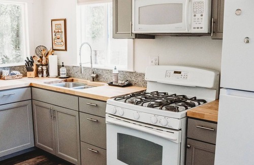 Adelaida House | 'Moe's Cabin' in the heart of Adelaida wine country and epic star gazing