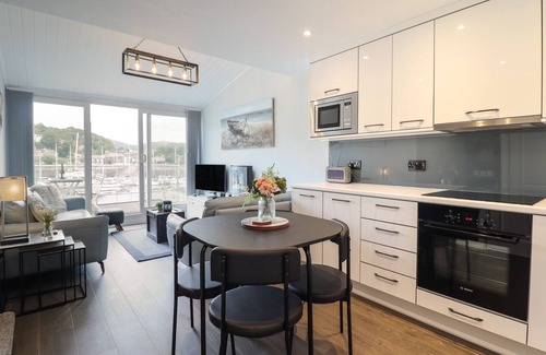Borth-y-Gest Cottage | MOELWYN 57D SOUTH SNOWDON WHARF, family friendly in Porthmadog