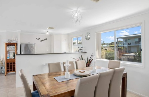 Encounter Bay House | Moet Escape in Style