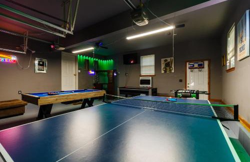 Albrightsville Villa | Mohawk-Kudil in Poconos ! Private Pool-Hot Tub-Lake Access-Game Room