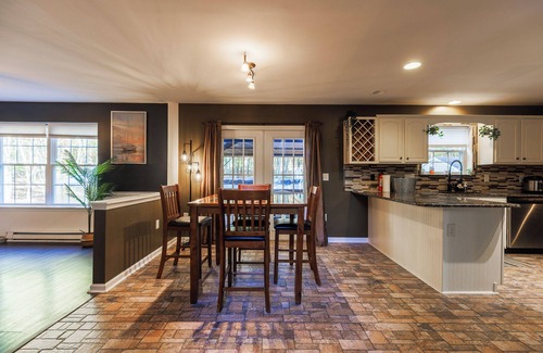 Albrightsville Villa | Mohawk Kudil in Poconos !Njoy Your spring with Hot Tub, Private Pool & Game Room