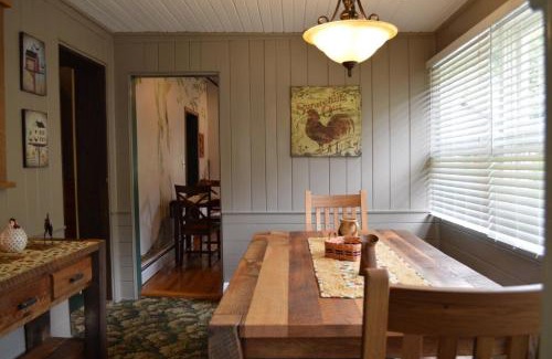 Perrysville House | Mohican Farmhouse, Pond, and Animals