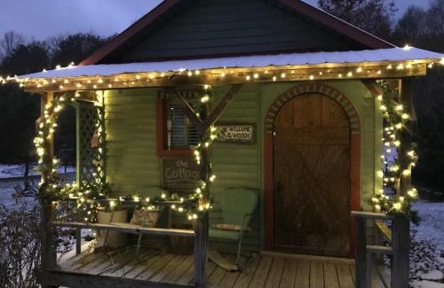 Perrysville House | Mohican Farmhouse, Pond, and Animals