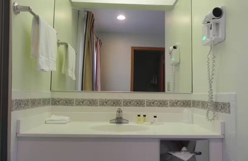 Lake George Resort | Mohican Resort Motel - Townhome, 2 Bedroomsn