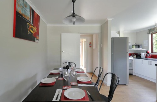 Te Anau House | Mokonui Cottage - Te Anau Holiday Home