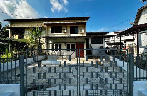 Gelugor House | Molek Vacation Home