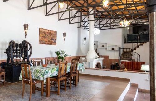Guajar Faraguit House | Molino Arroyo