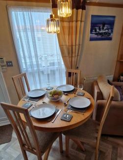 Ingoldmells Resort | MOLLIES DEN 6 Berth 2 Bedrooms Waterside Leisure Park Ingoldmells