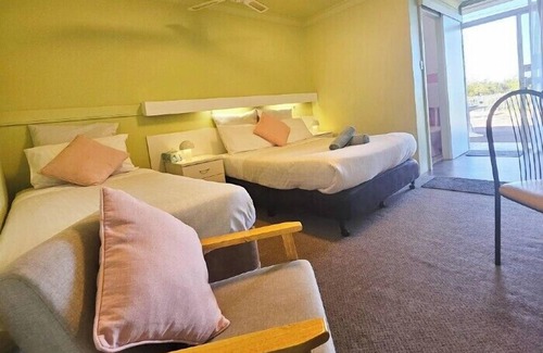 Mollymook Hotel | Mollymook Ocean View Motel Reward Long Stays - Over 18's Only