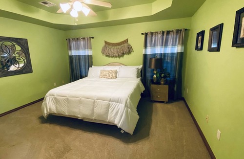 Lawton House | Mom’s House 10 min to Fort Sill
