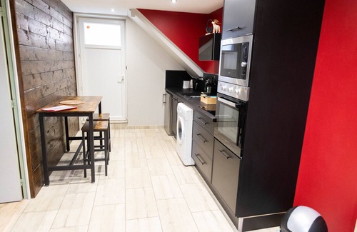 Venoy Apartment | Mon p'tit Chalet-Apartment-Apartment-Ensuite with Shower-Countryside view